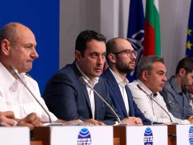 Кабинетът продължава с плана да закрие „Хели Мед Сървиз“