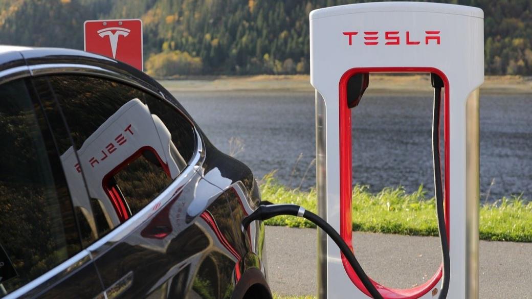 Tesla отваря зарядните си станции и за други електромобили