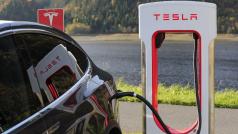 Tesla се съгласи да направи най малко 7500 от своите зарядни