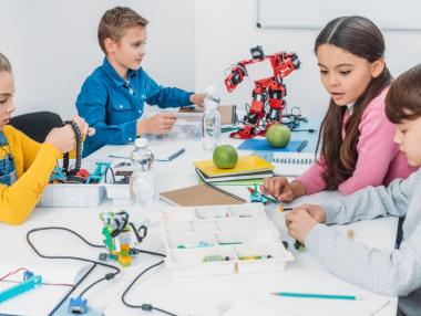 STEM кабинети може да има във всяко едно училище