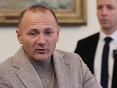 МЕ се чуди какво да прави скъпия газ, нагнетяван в „Чирен“