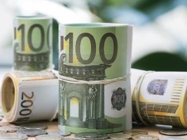 Новините от седмицата: Еврото се отлага; Защо България е толкова бедна?