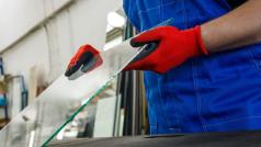 Глас контрибюшън която е собственик на стъкларския завод Рубин в