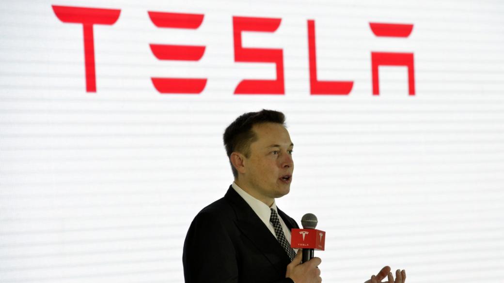 Илон Мъск работи без заплата в Tesla. Защо?