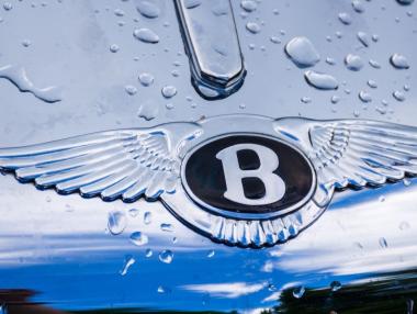 По пътя към електрификацията Bentley се отказва от емблематичен бензинов двигател