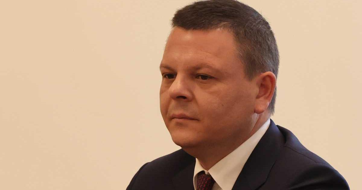 Държавният авиационен оператор или т.нар. правителствен Авиоотряд 28“ поема дейностите