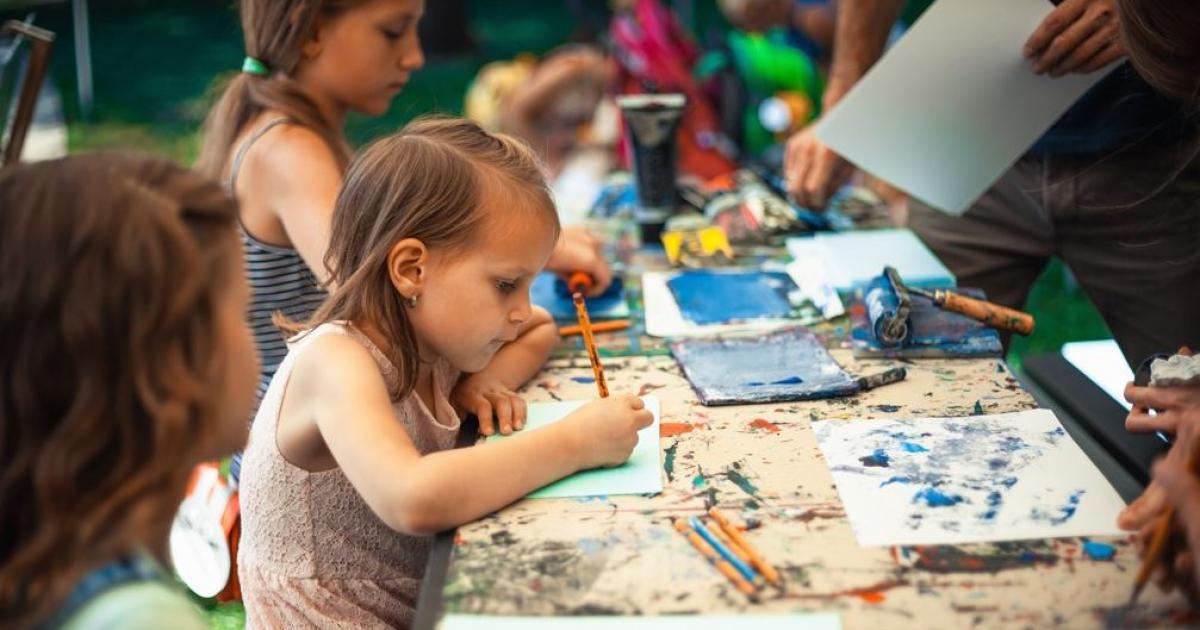 Децата обитават дома на бъдното, в който вие не можете