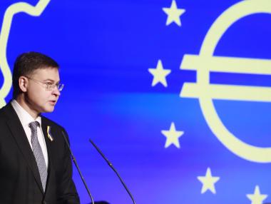 Домбровскис: България има място в еврозоната и не трябва да се колебае