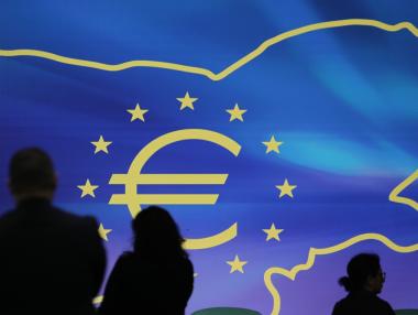 Вечерни новини: Политическата криза бави еврото; Нова дискаунт верига в България