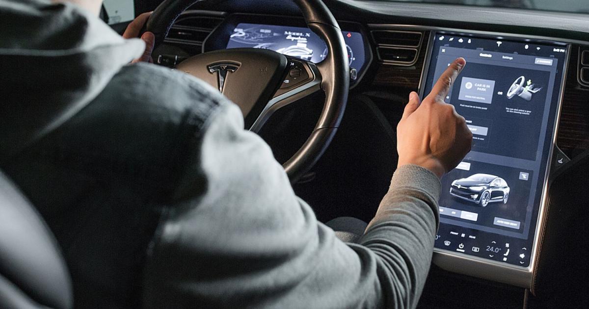 Главният изпълнителен директор на Tesla Илон Мъск от години дразни