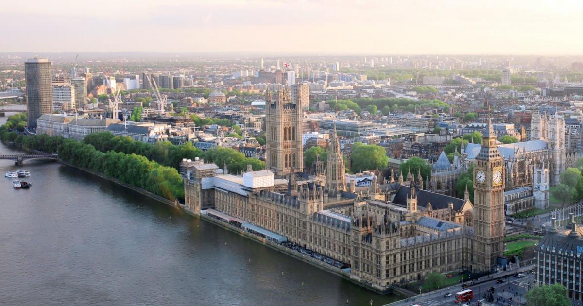 Цените на британските жилища са паднали през февруари с 1.1%