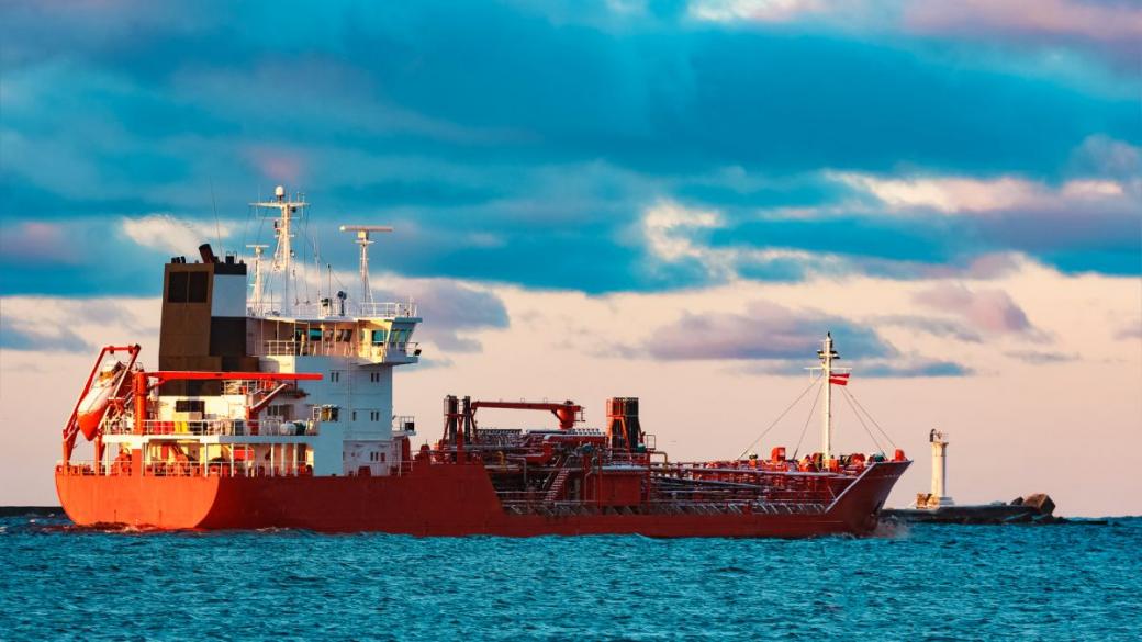 Липсата на купувачи блокира руските петролни танкери в моретата