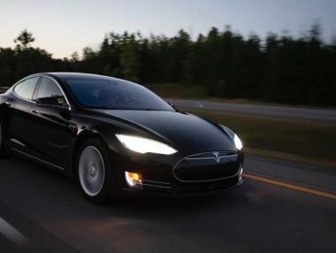 Tesla сваля цените на още модели