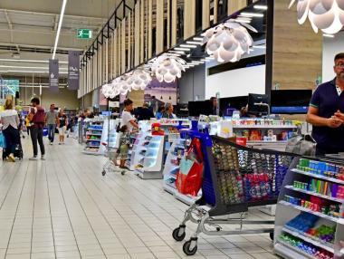 Френските супермаркети ще продават „на възможно най-ниска цена“