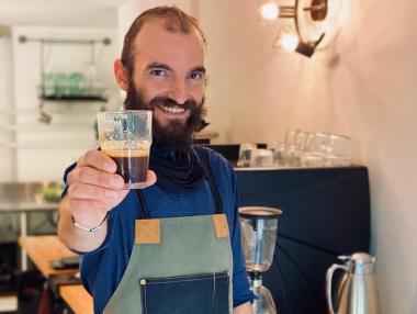 Малкото софийско кафене с голямата мисия