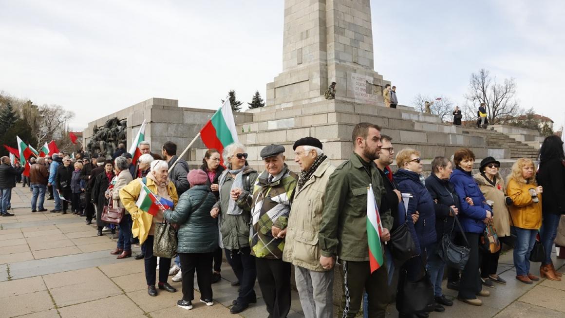 Галерия :: Снимка 0 :: СОС поиска правителството да премести Паметника на Съветската армия}