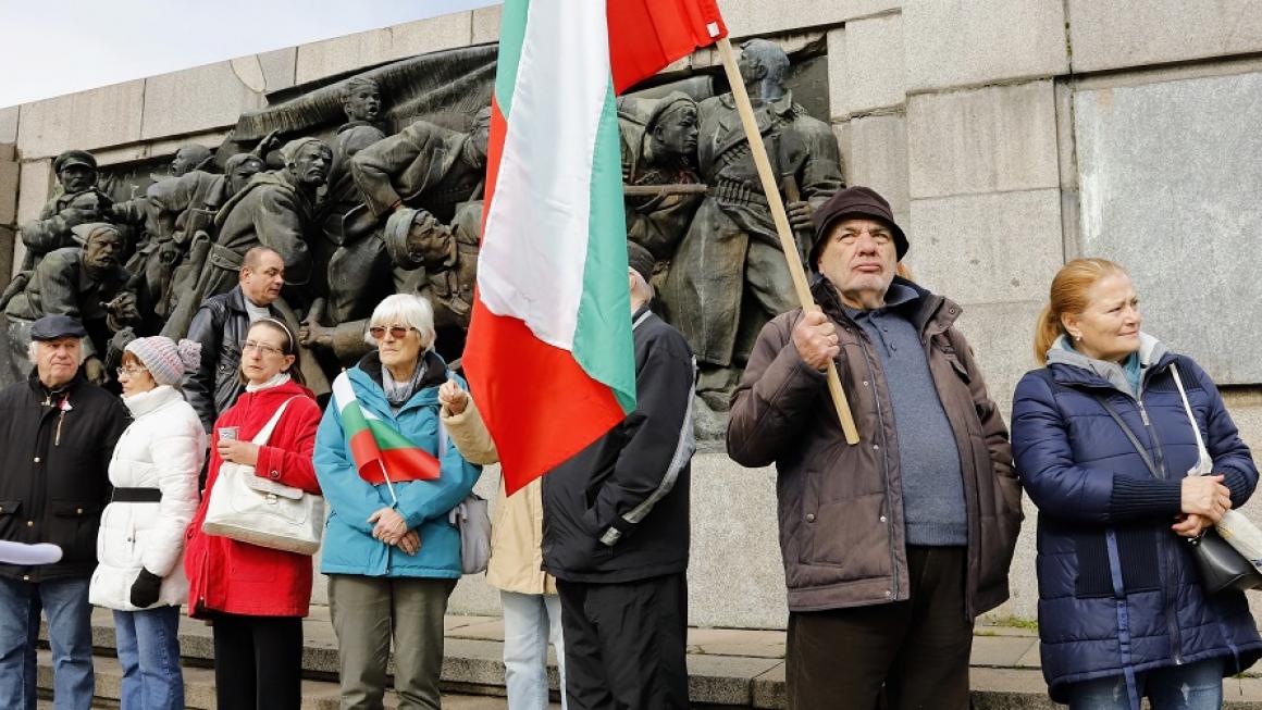 Галерия :: Снимка 5 :: СОС поиска правителството да премести Паметника на Съветската армия}