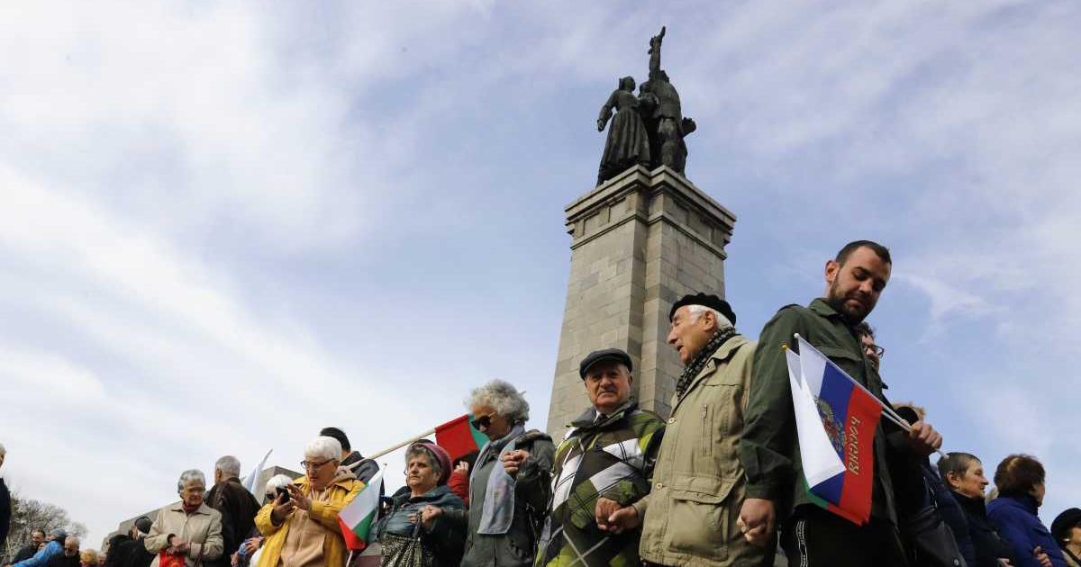 Столичният общински съвет поиска премахване на Паметника на Съветската армия