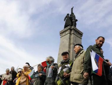 СОС поиска правителството да премести Паметника на Съветската армия, но то не бърза (галерия)