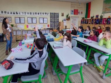 Под формата на игра? Как и кога да подготвим децата за света на парите