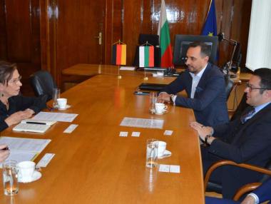 Министър Пулев: Разработва се проект за Водородна долина у нас   