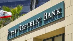 Акциите на First Republic Bank поевтиняха с повече от 60%