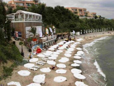 „Управленска небрежност“: България отчита огромен спад на чуждите туристи през 2022 г.