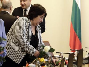 Вечерни новини: Правителството иска вдигане на данъците; Нови заводи за бронирани автомобили;