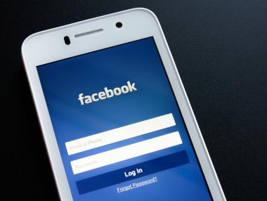 Facebook пусна платената си версия в САЩ