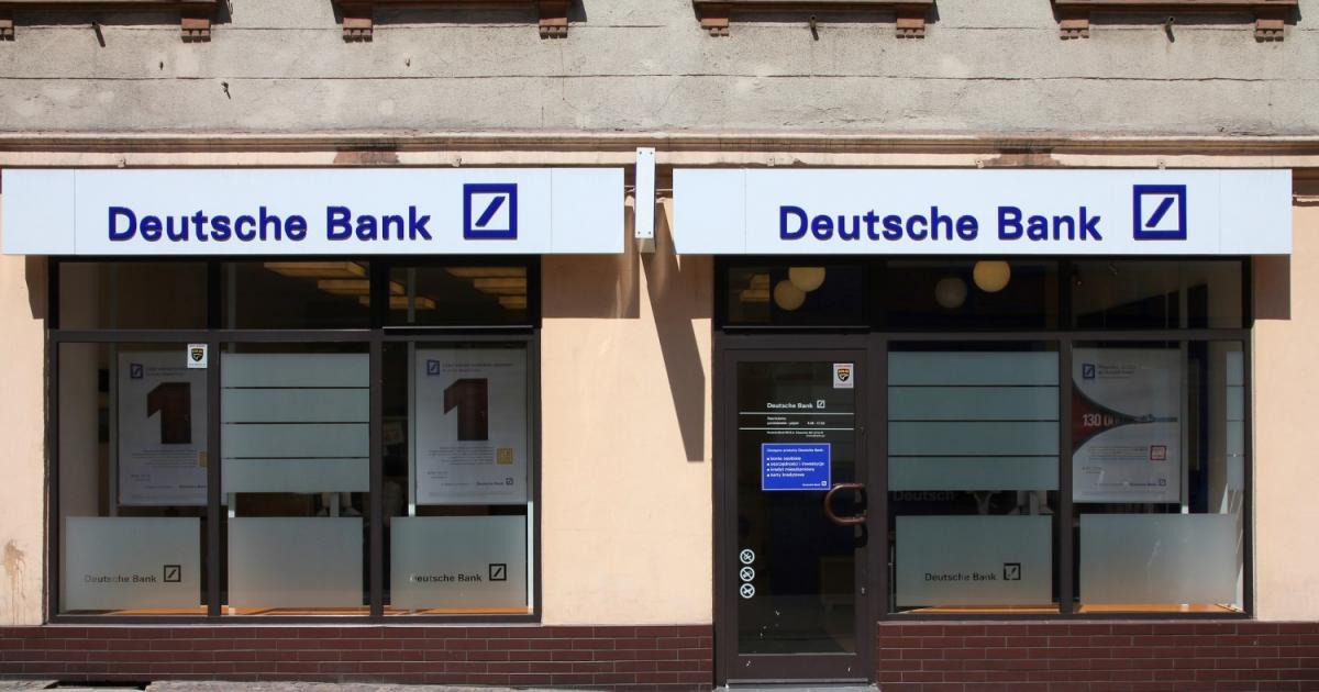 Акциите на Deutsche Bank се сринаха в петък, след като