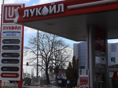 „Лукойл“ обвини КЗК в обслужване на корпоративни интереси при горивата