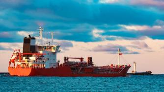 Тайната петролна флотилия увеличава рисковете от инциденти