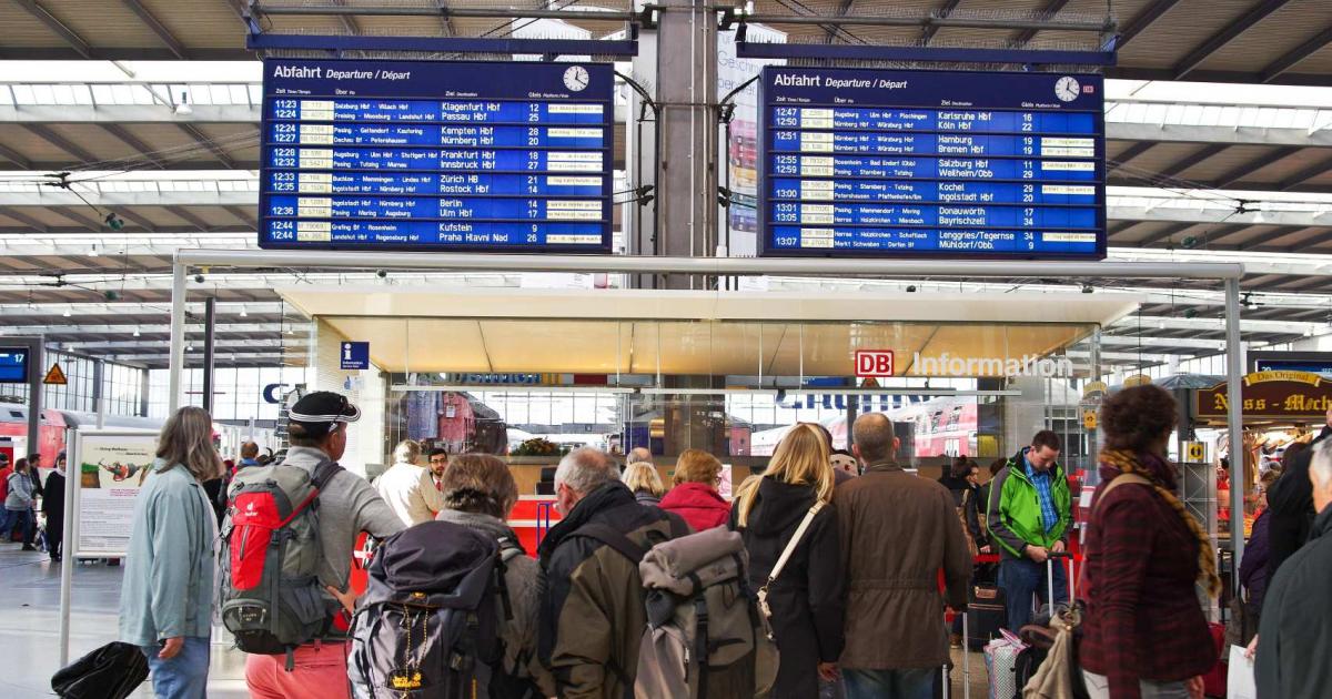 Летища, автобуси и жп гари в цяла Германия са блокирани
