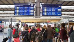 Летища автобуси и жп гари в цяла Германия са блокирани
