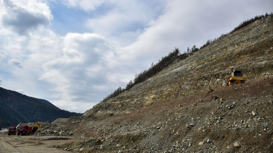 Галерия :: Снимка 1 :: Укрепването на свлачищата при „Струма“ най-после започва}