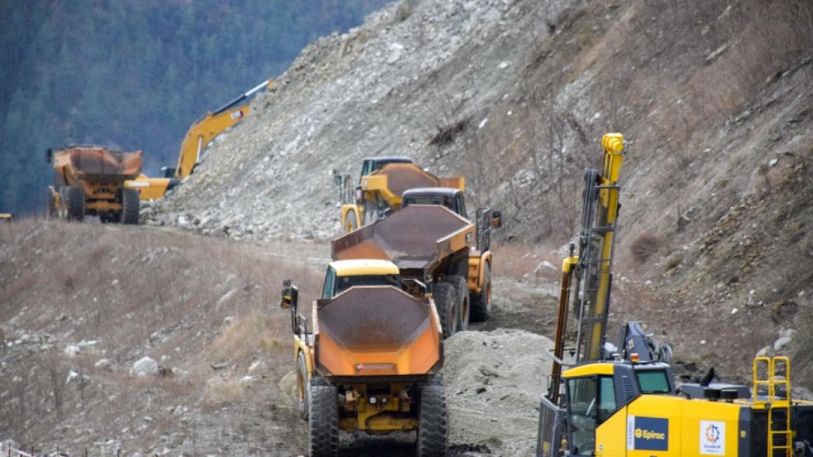 Галерия :: Снимка 5 :: Укрепването на свлачищата при „Струма“ най-после започва}