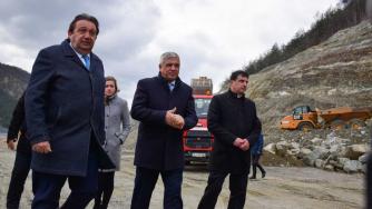 Укрепването на свлачищата при „Струма“ най-после започва (галерия)