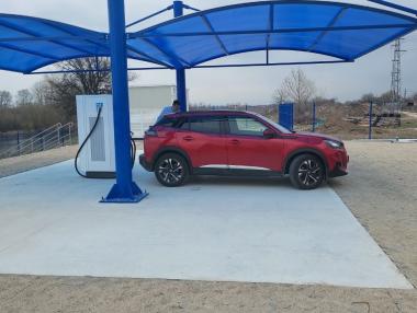 Да заредиш електромобила си от ВЕЦ – вече е възможно в България