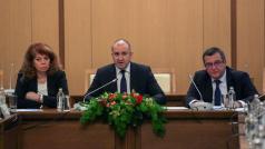 Резултатите от анализа на учебните програми предстои да бъдат оповестени