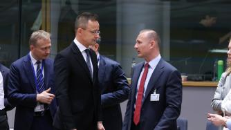 „Посоката е ясна“: Продажбите на бензинови и дизелови коли спират от 2035 г.