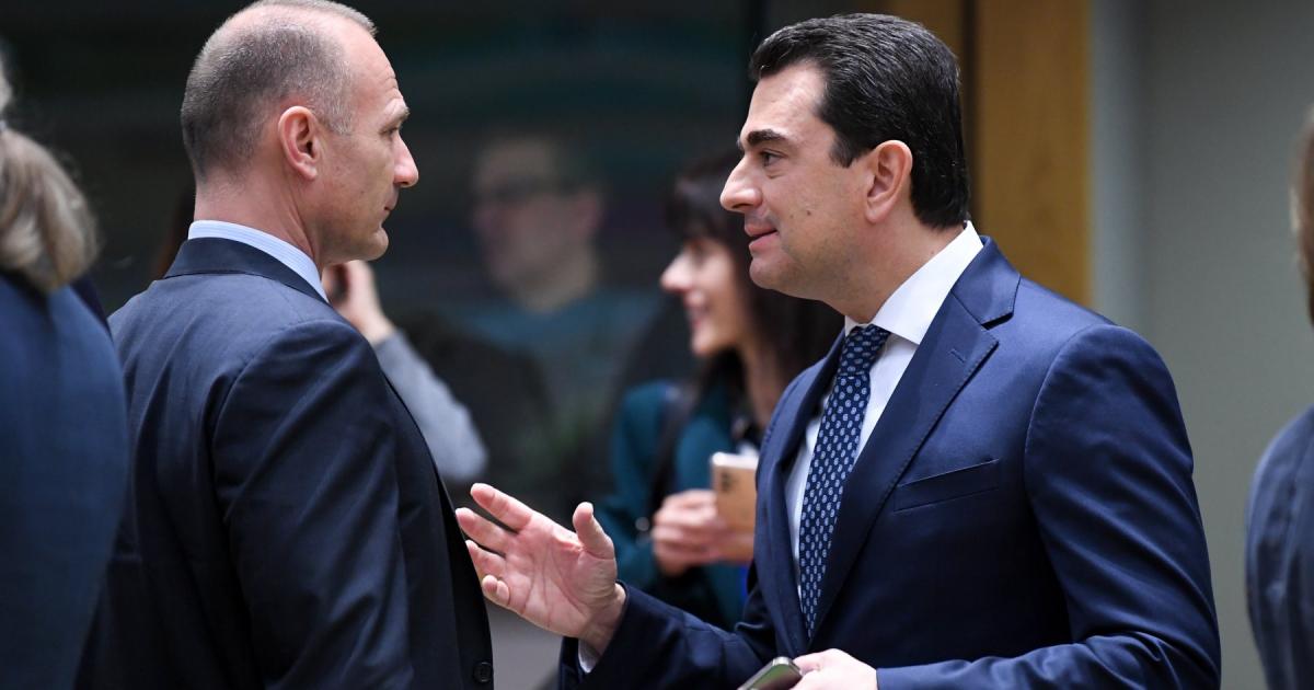 Посоката е ясна: Продажбите на бензинови и дизелови коли спират