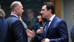 Посоката е ясна Продажбите на бензинови и дизелови коли спират