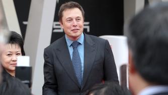 Мъск и над 1000 експерти настояват за спиране на мощните AI системи