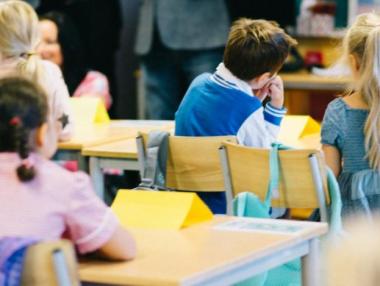 Кабинетът одобри еднократната помощ от 300 лева за учениците