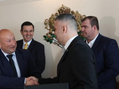 Правителството включва веригата „Кооп“ в борбата с цените на храните