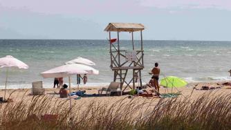 Златна сянка: До 300 лв. за комплект чадър и шезлонг това лято в България