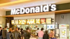 Веригата за бързо хранене McDonald s Corp временно затваря офисите си