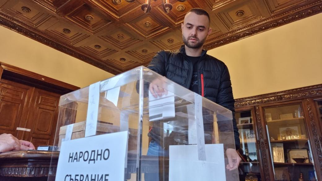 В чужбина българите масово гласуват за ДПС, ПП-ДБ и „Възраждане“
