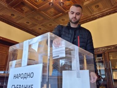 В чужбина българите масово гласуват за ДПС, ПП-ДБ и „Възраждане“