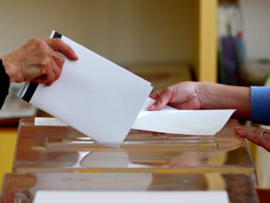 Кой колко гласа спечели и загуби на изборите на 2 април (инфографика)